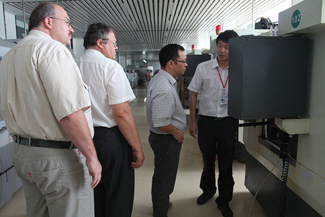 Medical Equipment Suppliers Mr.Zhou And Italy Customers To Visit The Company